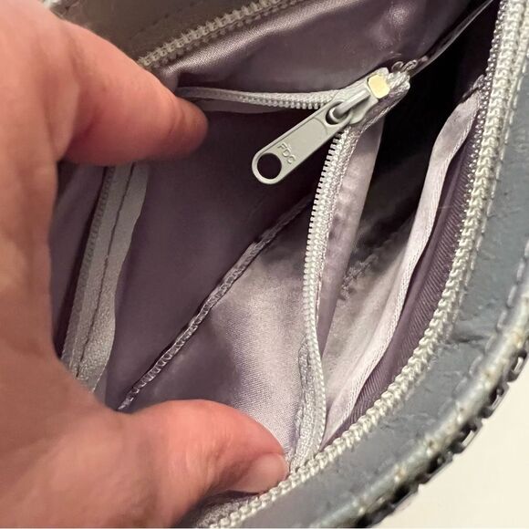 Grey Metal Mesh Evening Bag w/metal handle EYE CATCHIING! Satin interior - Picture 15 of 15